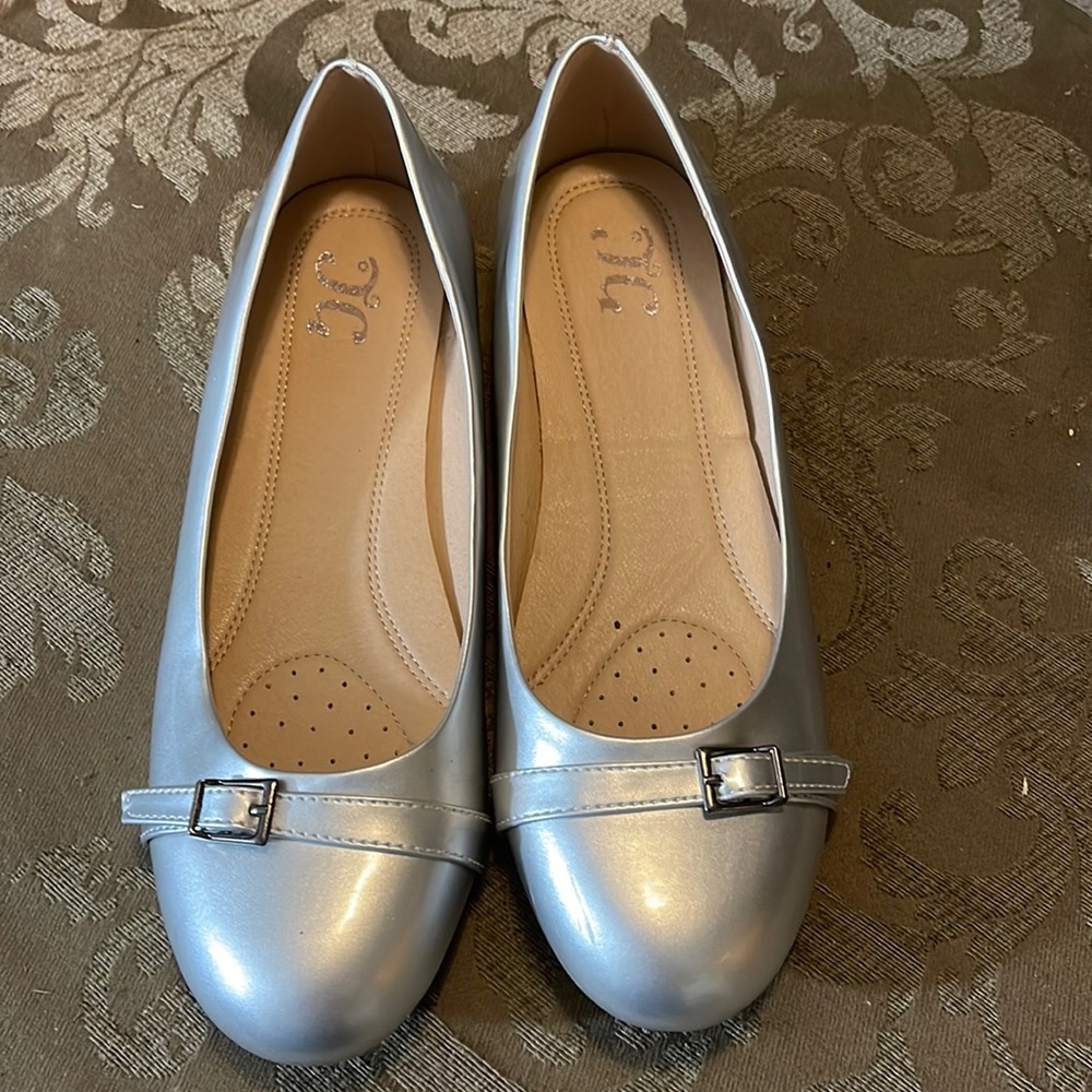 Used shoes size 9 by TG